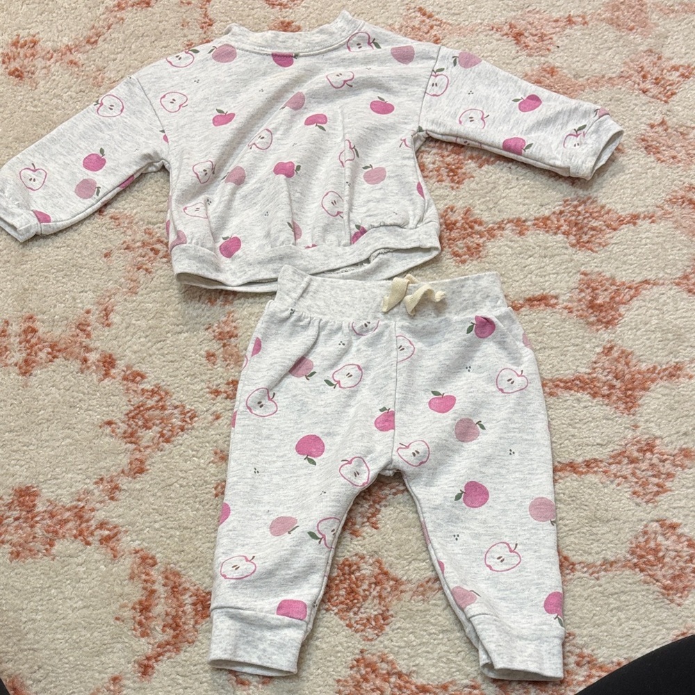 Apple Jogger Set